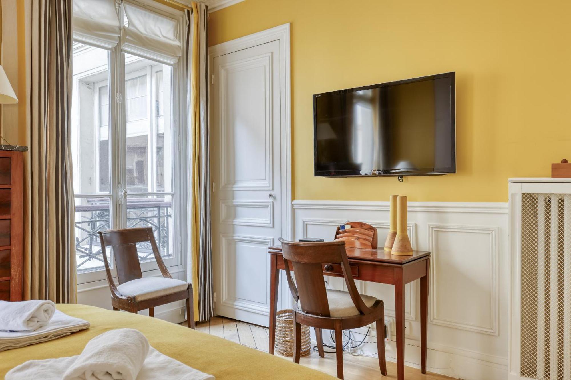 Gorgeous And Large Flat In The Heart Of 09 Apartment