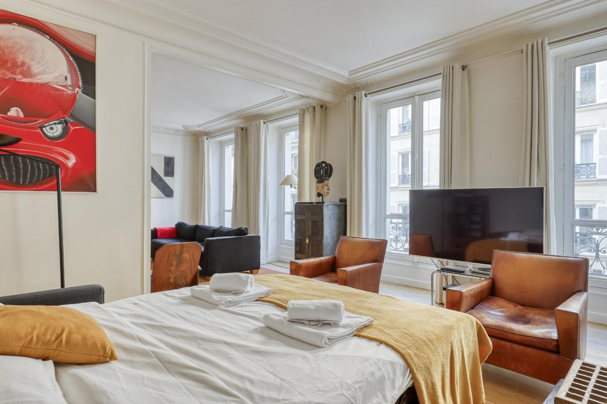 Gorgeous And Large Flat In The Heart Of 09 * Paris