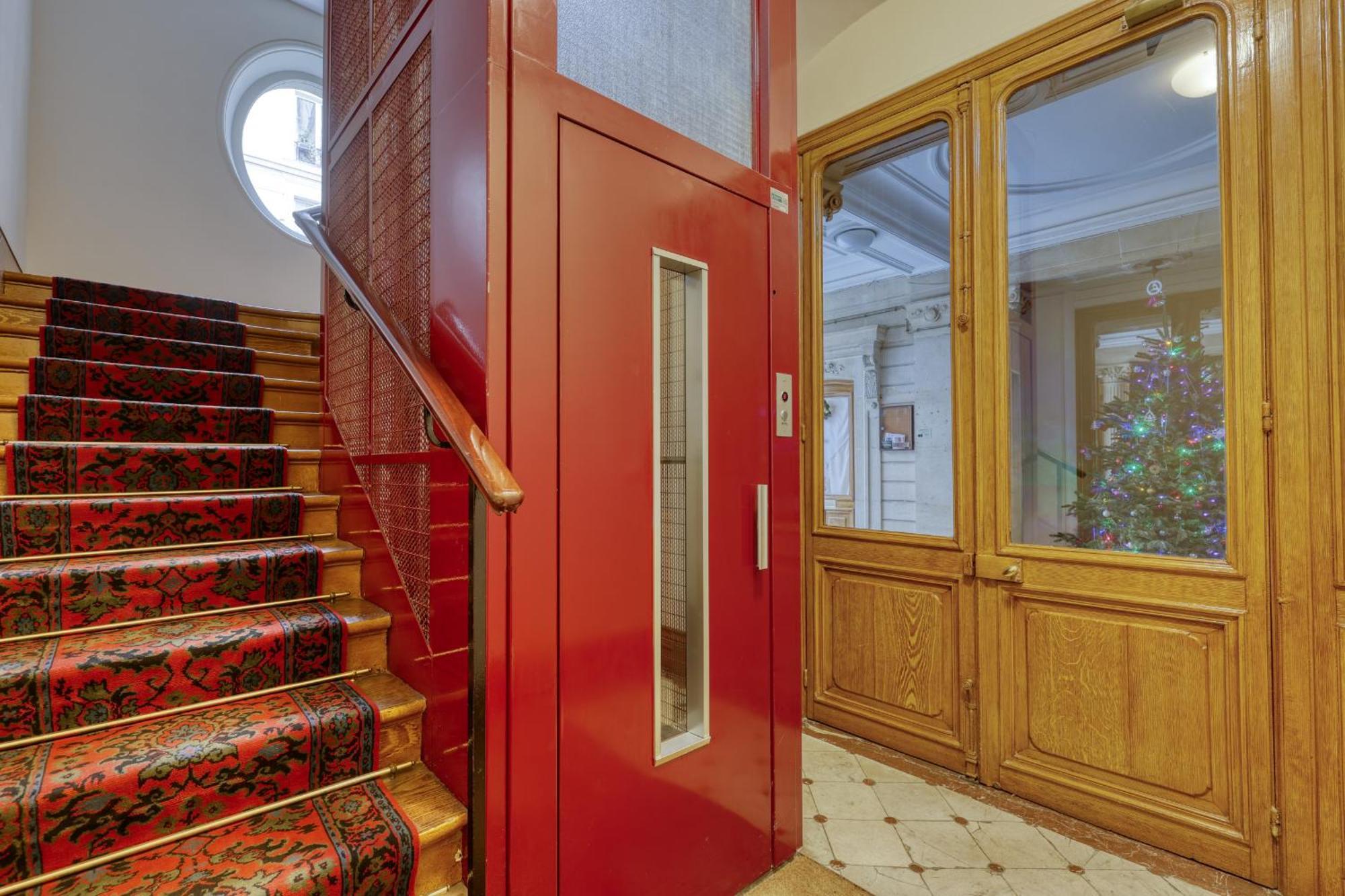 Gorgeous And Large Flat In The Heart Of 09 Apartment