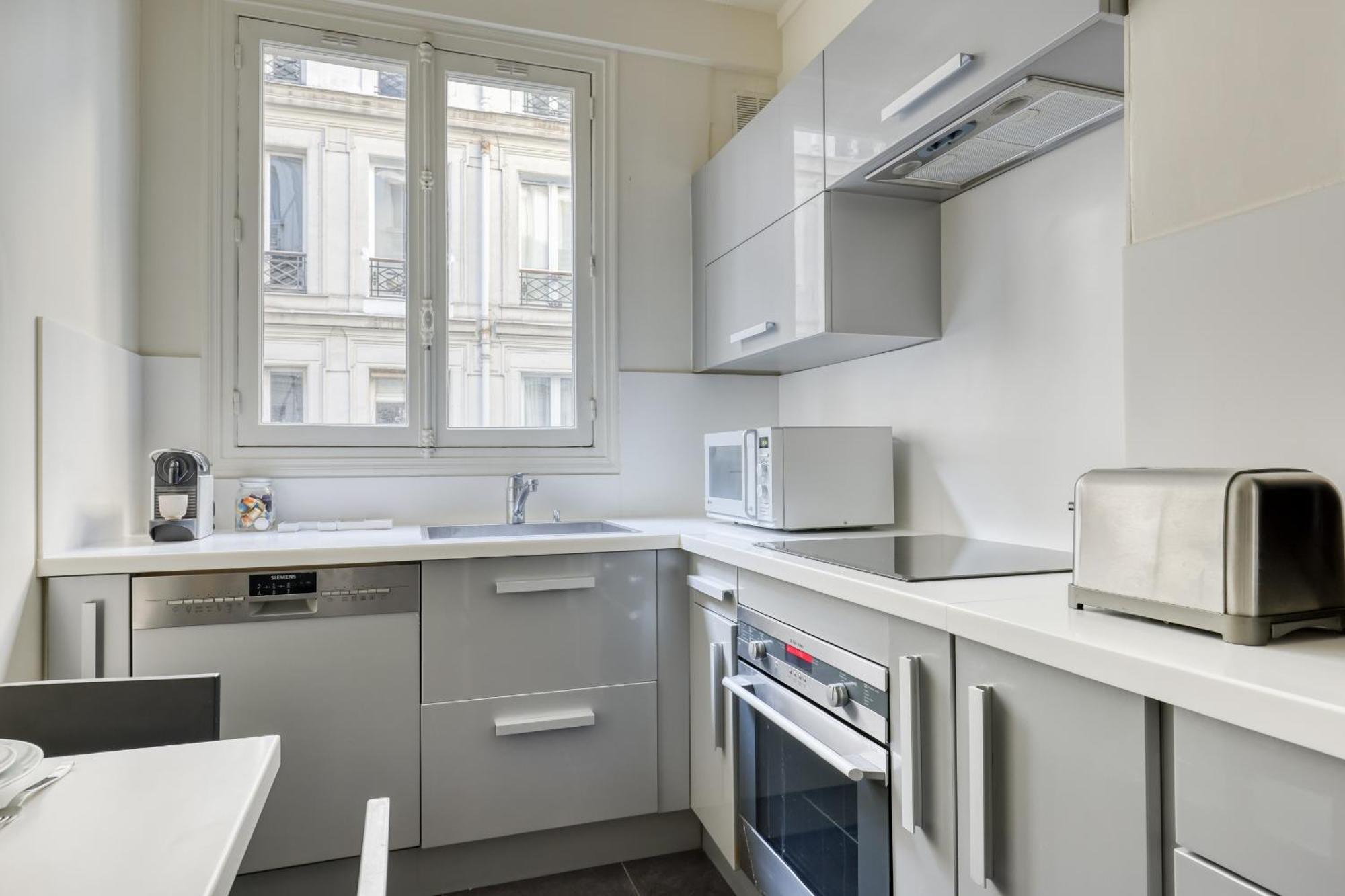 Gorgeous And Large Flat In The Heart Of 09 Apartment *