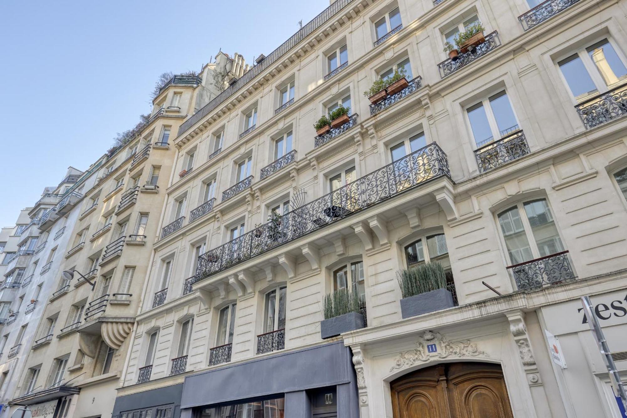 Apartment Gorgeous And Large Flat In The Heart Of 09 Paris