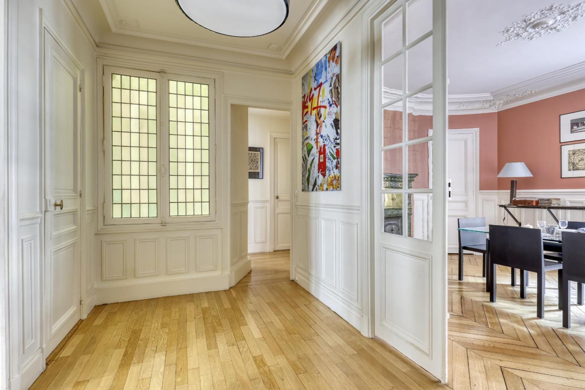 Gorgeous And Large Flat In The Heart Of 09 * Paris