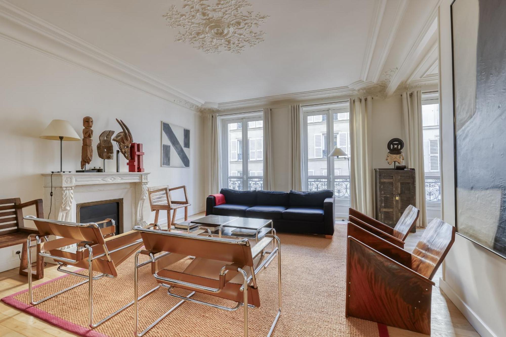 Gorgeous And Large Flat In The Heart Of 09 Paris
