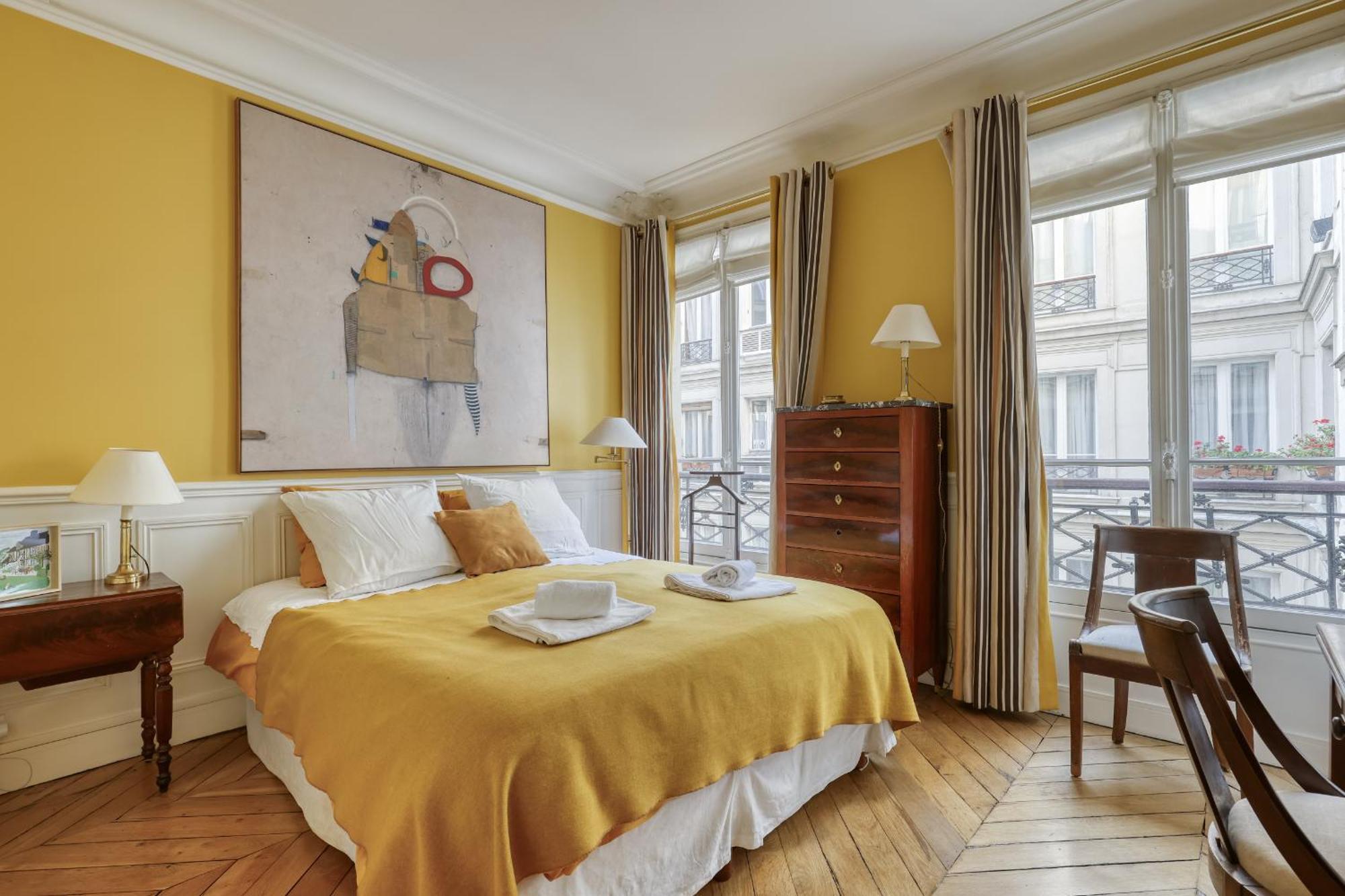 Gorgeous And Large Flat In The Heart Of 09 *