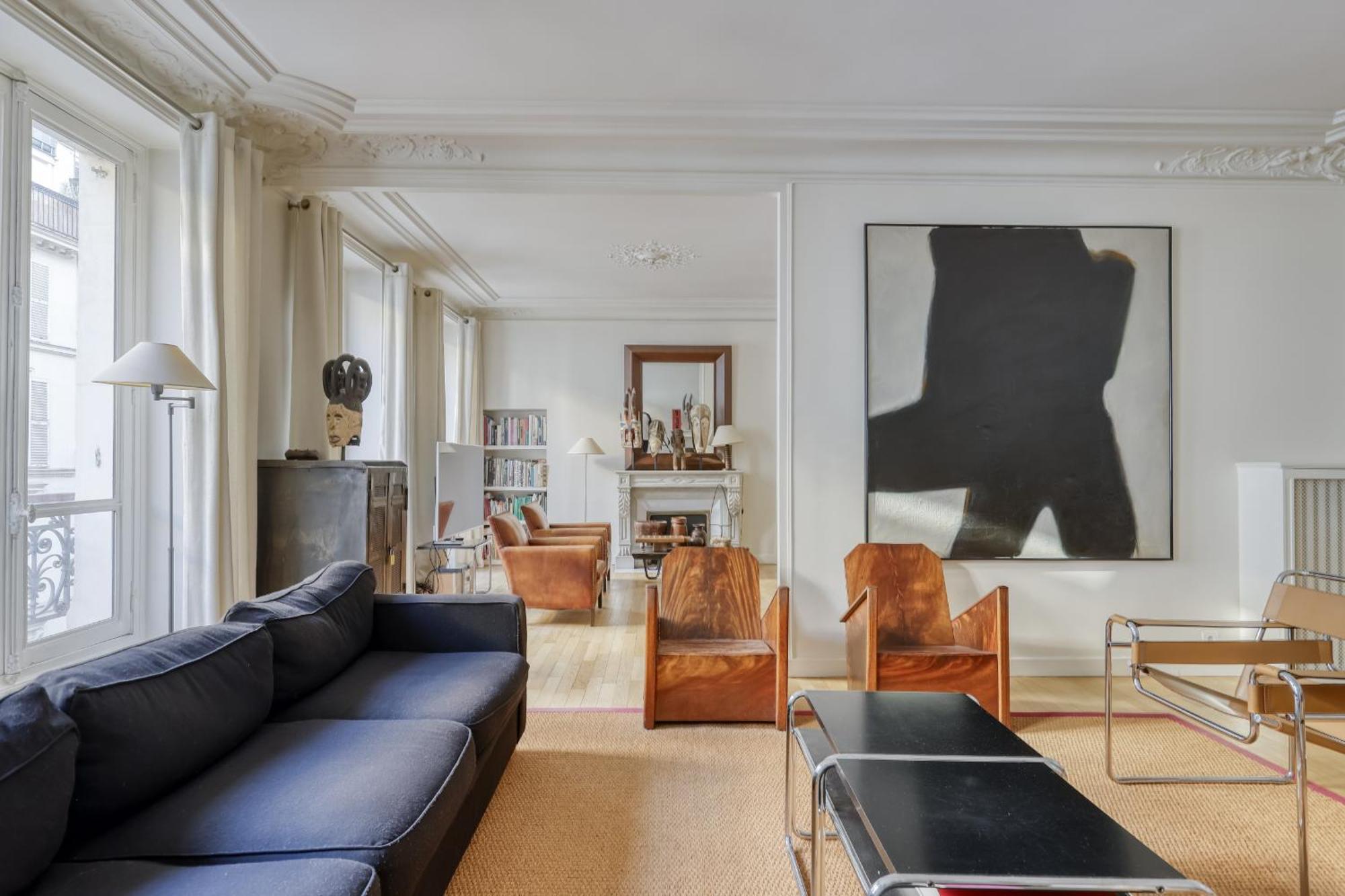 Gorgeous And Large Flat In The Heart Of 09