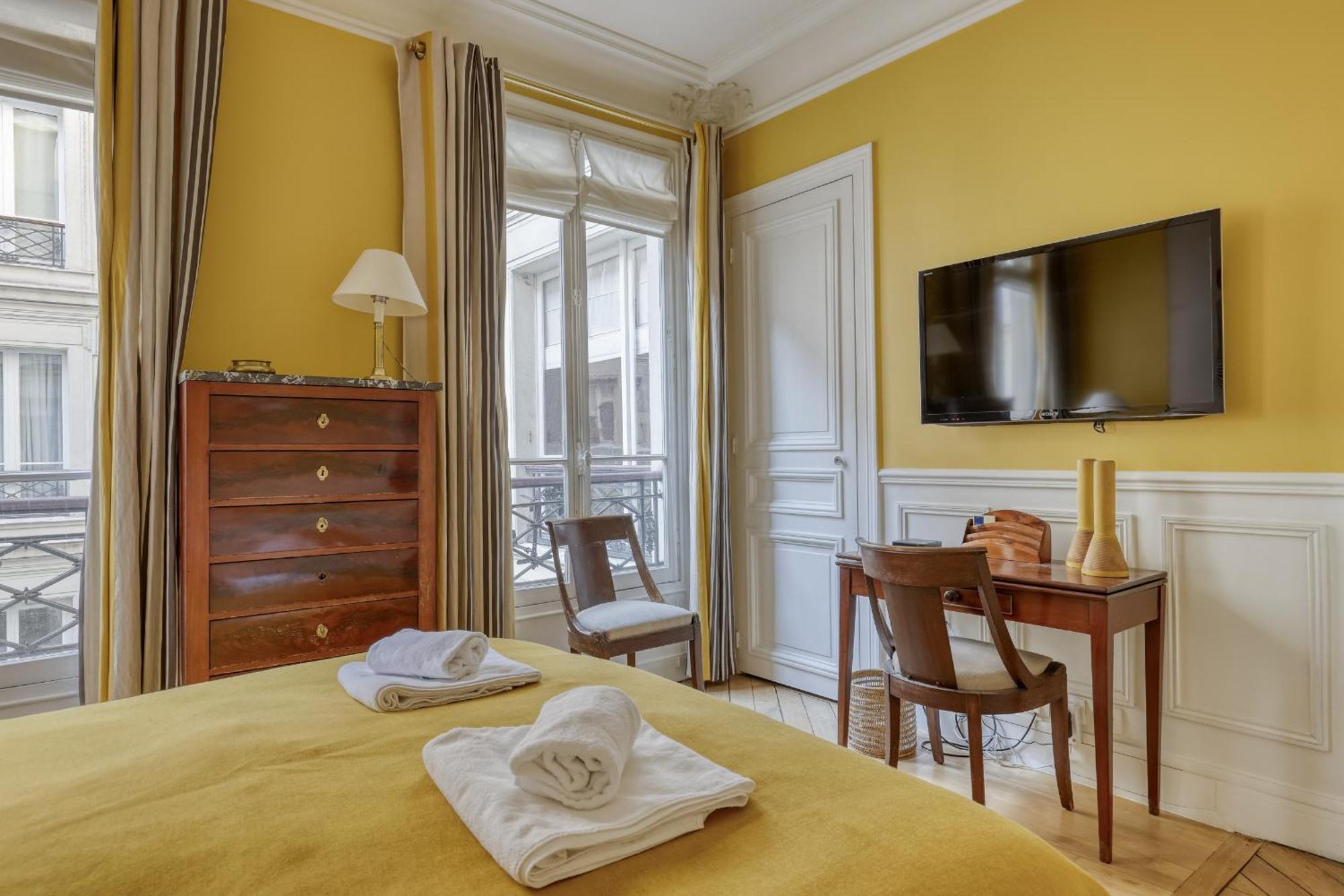 Gorgeous And Large Flat In The Heart Of 09 Apartment *
